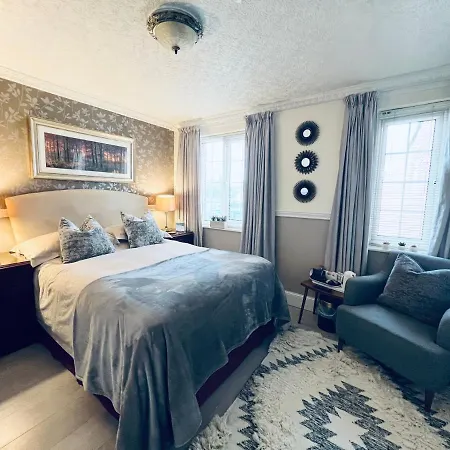 Ashleigh House *