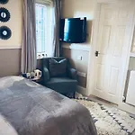 Ashleigh House