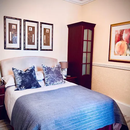 Ashleigh House بيت ضيافة *